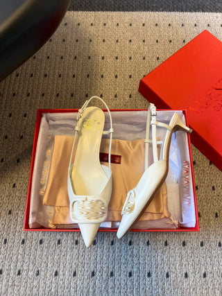 Classic V-buckle pointed toe low-heeled high heels