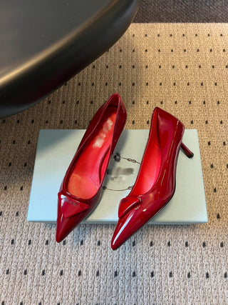 26 Classic Pointed-Toe Low-Heeled Pumps with Triangle Logo