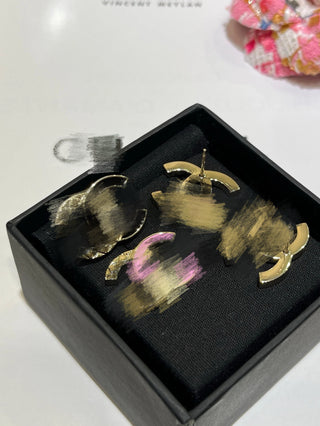 new pink enamel diamond pattern double C earrings