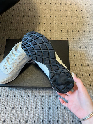 26SS Early Spring New Collection: Black and White Simple Athletic and Casual Shoes