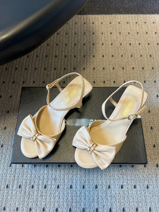 26ss Low-heeled ankle sandals with bow