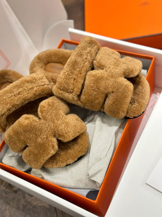 fur slippers