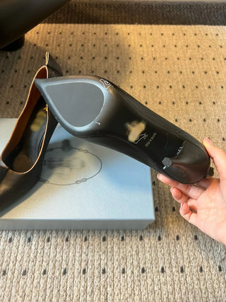 retro triangle logo pointed toe kitten heel