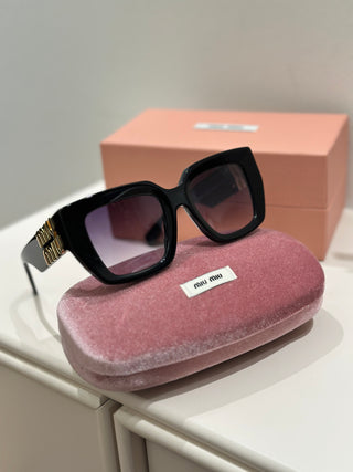 mi⭐️mi⭐️Large Frame Sunglasses