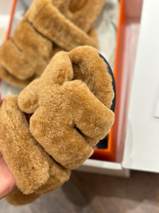 Herme* fur slippers