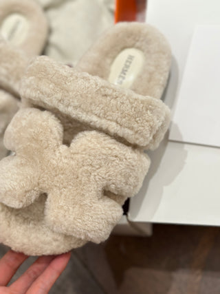 Herme* fur slippers