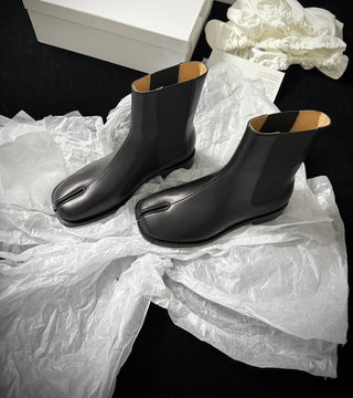 Split-toe Chelsea boots