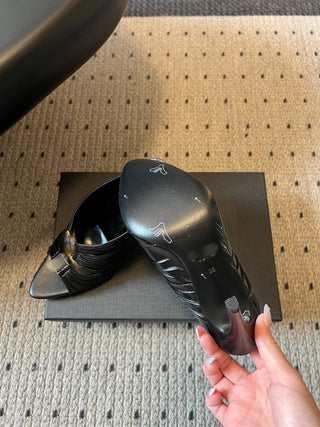 26ss Pointed-toe pleated strap mule high heels