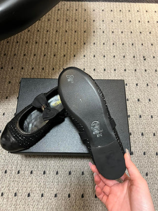 26SS Early Spring Collection: Classic two-tone Mary Jane flats with bow detail.