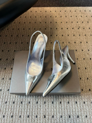 pointed-toe kitten-heel pumps