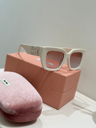 mi⭐️mi⭐️Large Frame Sunglasses