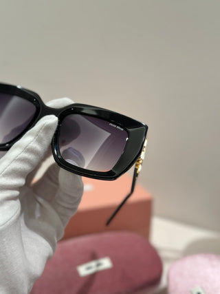 mi⭐️mi⭐️Large Frame Sunglasses