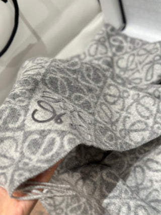 Embossed Scarf 🧣 Grey