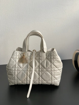 Toujours Beige Medium