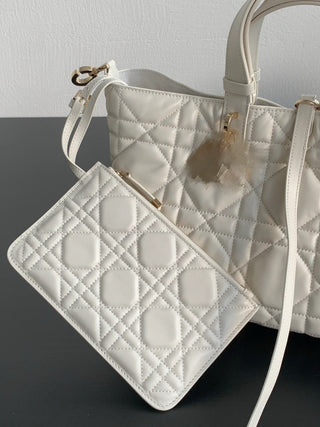 Toujours Beige Medium