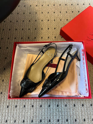 Classic V-buckle pointed toe low-heeled high heels