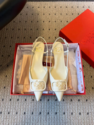 Classic V-buckle pointed toe low-heeled high heels