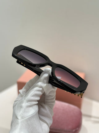 mi⭐️mi⭐️Large Frame Sunglasses