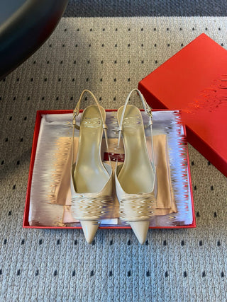 Classic V-buckle pointed toe low-heeled high heels