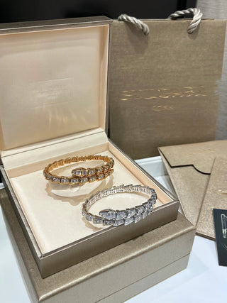 Lucky and lively diamond-encrusted elastic snake bracelet