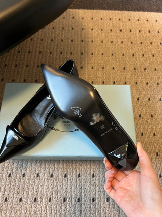 26 Classic Pointed-Toe Low-Heeled Pumps with Triangle Logo