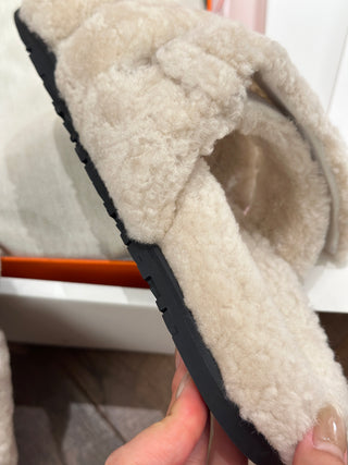 Herme* fur slippers