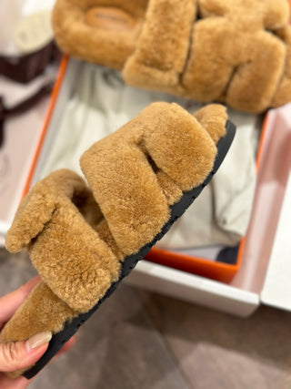 Herme* fur slippers