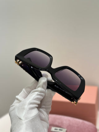 mi⭐️mi⭐️Large Frame Sunglasses