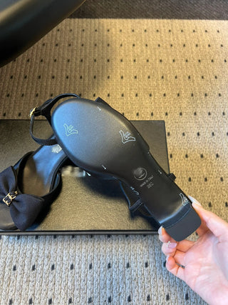 26ss Low-heeled ankle sandals with bow