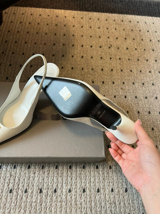 pointed-toe kitten-heel pumps