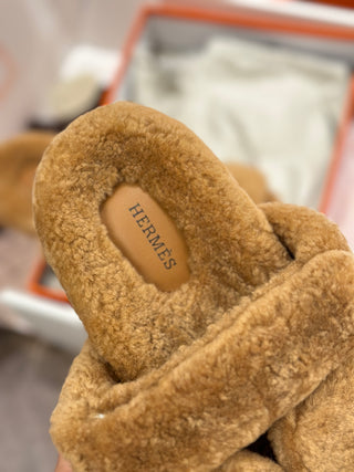Herme* fur slippers