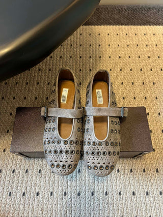 26ss Flat Round Hollow-Out Mary Jane Shoes