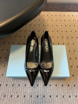 26 Classic Pointed-Toe Low-Heeled Pumps with Triangle Logo