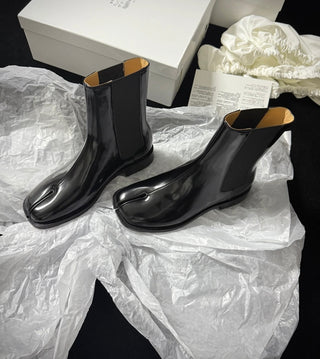 Split-toe Chelsea boots