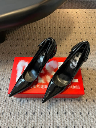 Cool and stylish pointed high heels