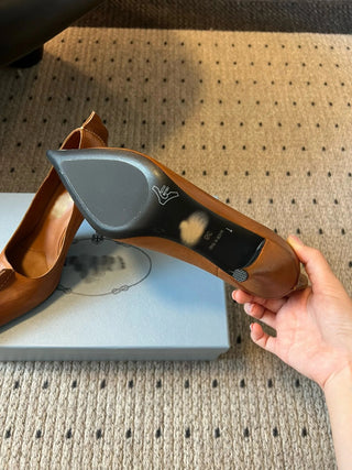 retro triangle logo pointed toe kitten heel