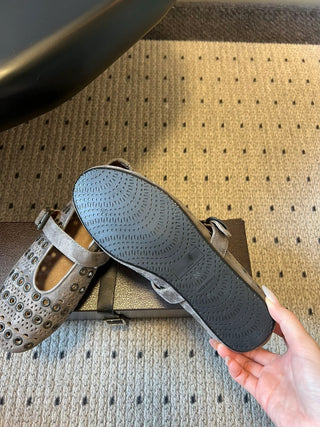 26ss Flat Round Hollow-Out Mary Jane Shoes