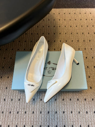 26 Classic Pointed-Toe Low-Heeled Pumps with Triangle Logo