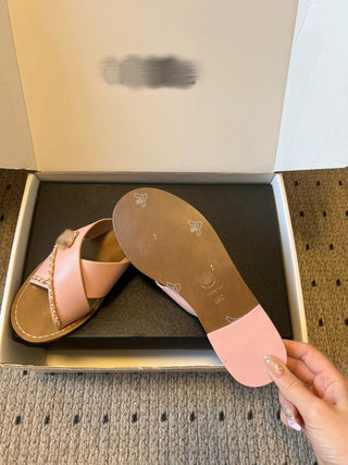 26ss Metal chain embellished criss-cross strap flat sandals