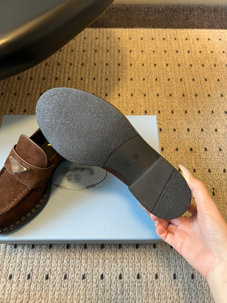 classic loafers with triangular logo and serrated design.