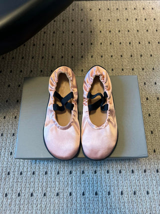 26ss Classic Round Toe Flats with Elastic Lace-Up Straps