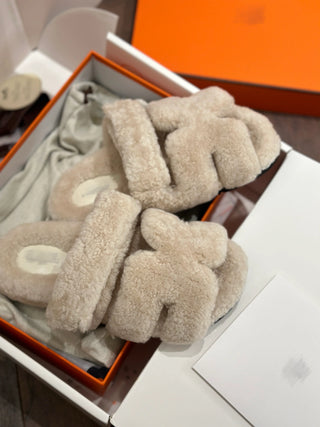 fur slippers