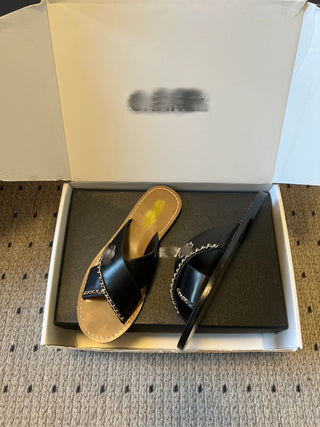 26ss Metal chain embellished criss-cross strap flat sandals