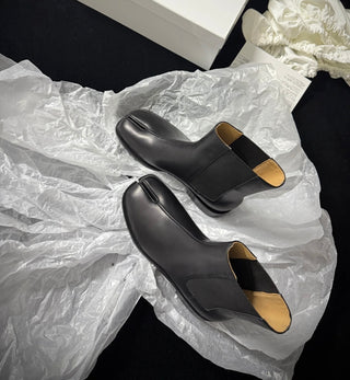 Split-toe Chelsea boots