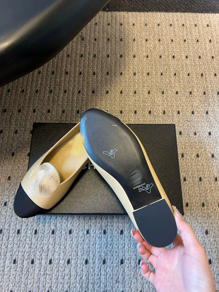 New early spring classic two-tone flat shoes