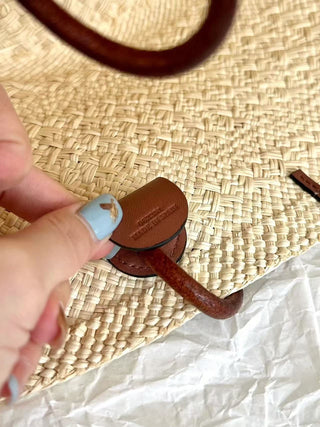 Small woven straw shopping basket, brown.