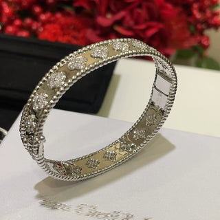 Four-leaf clover pattern fashion bracelet