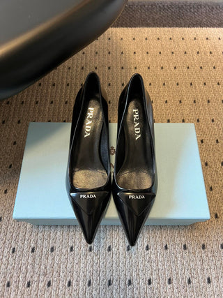 26 Classic Pointed-Toe Low-Heeled Pumps with Triangle Logo