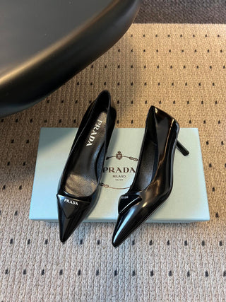 26 Classic Pointed-Toe Low-Heeled Pumps with Triangle Logo