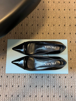 26 Classic Pointed-Toe Low-Heeled Pumps with Triangle Logo